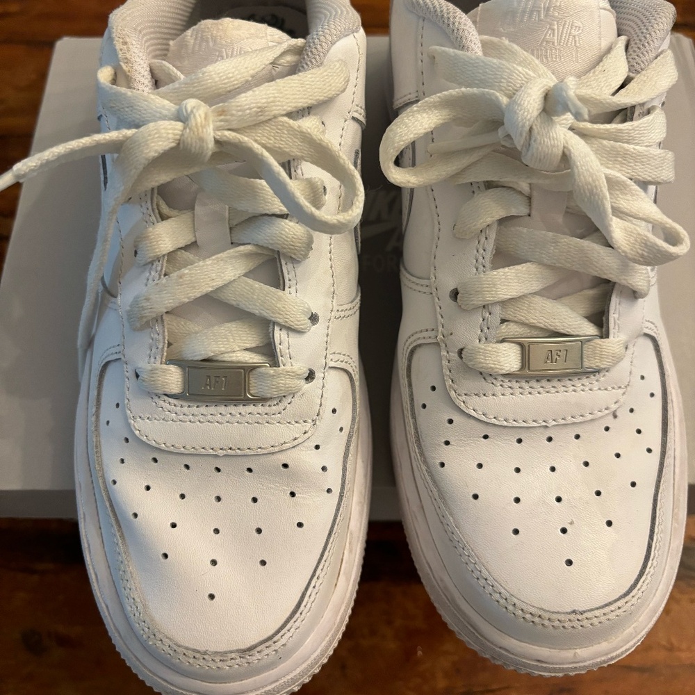 Nike Air Force 1 with Box in White - Sz 6Y